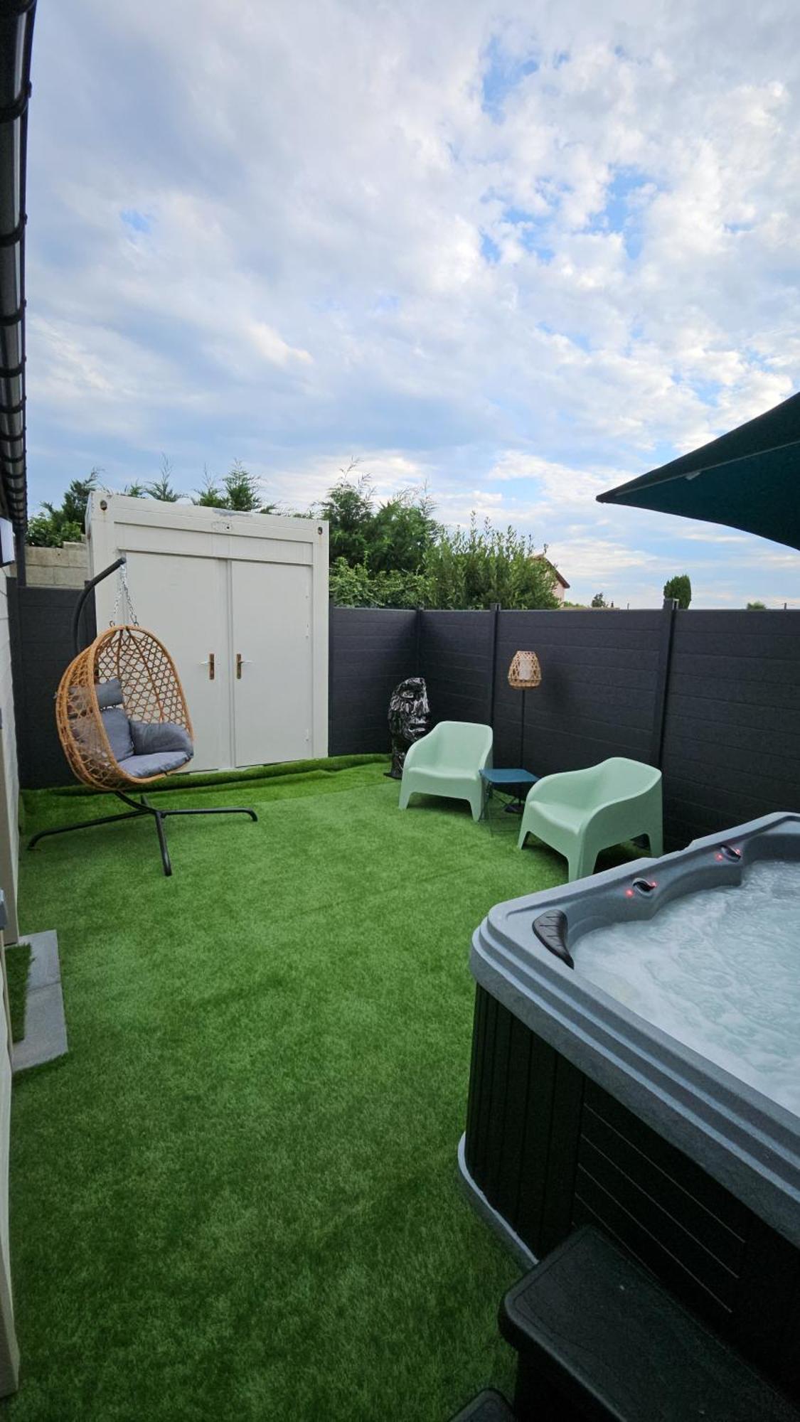 Hebergement Privee Jaccuzzi En Supplement Saint-Clair-du-Rhone 外观 照片