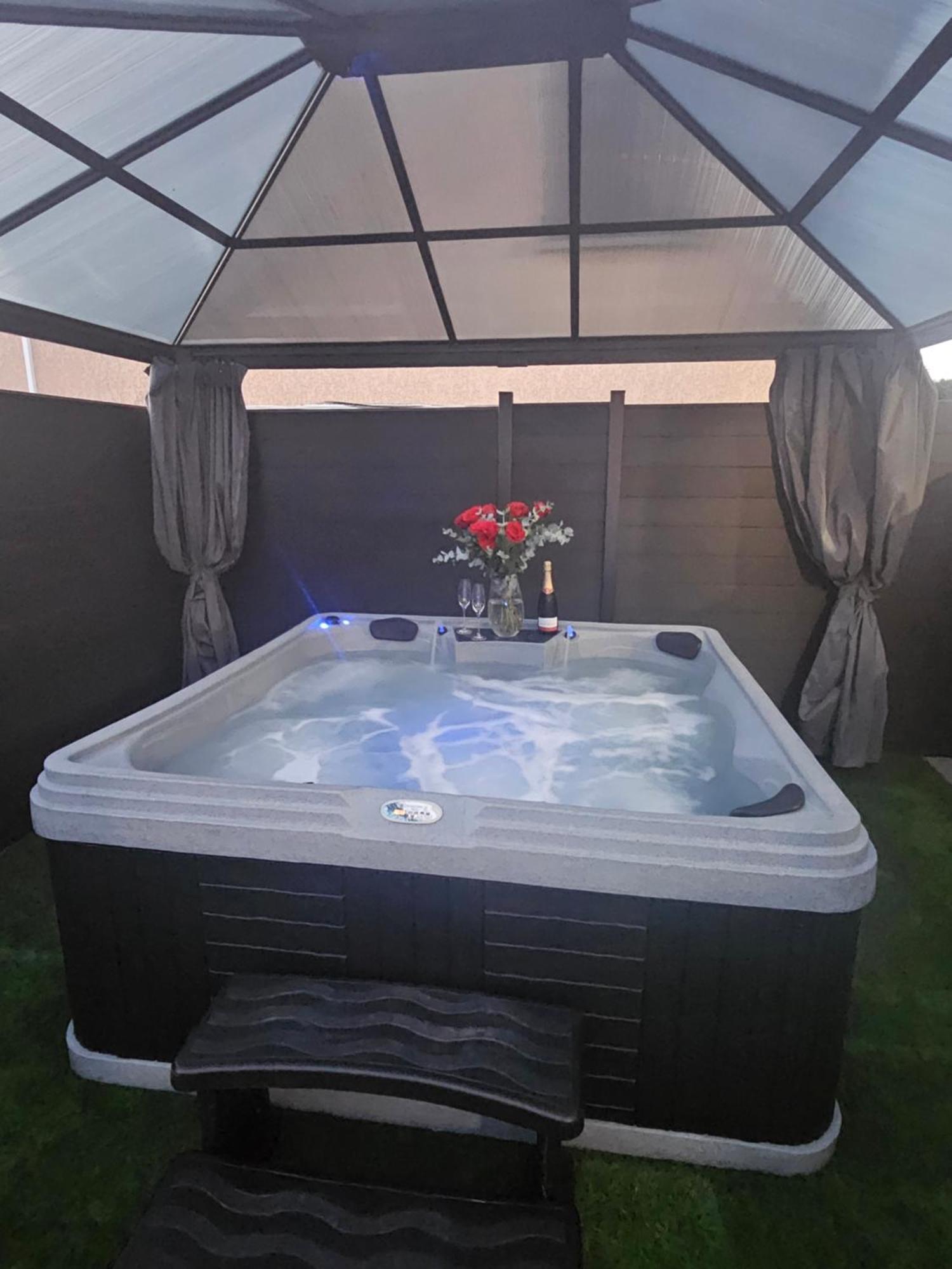 Hebergement Privee Jaccuzzi En Supplement Saint-Clair-du-Rhone 外观 照片