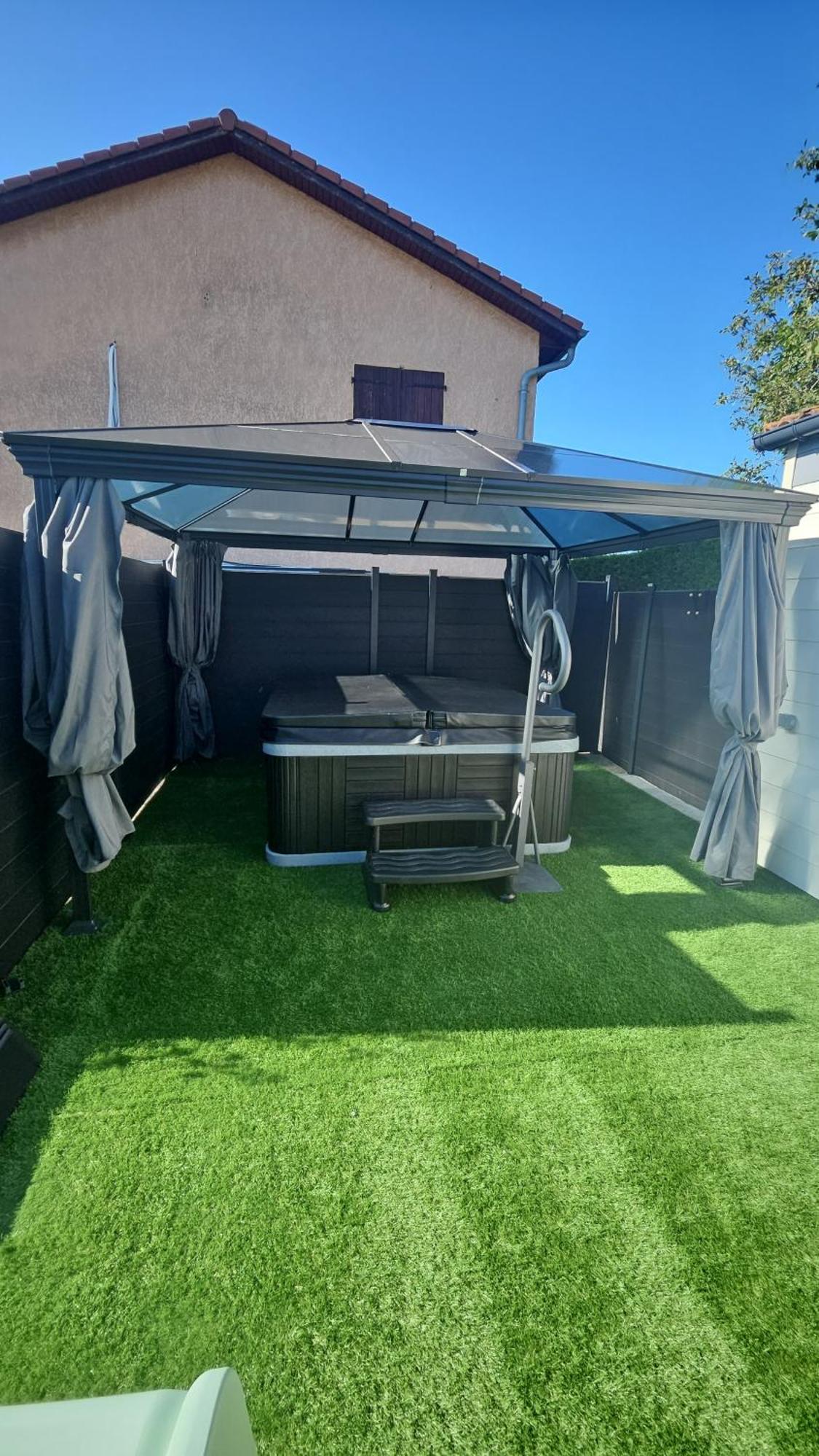 Hebergement Privee Jaccuzzi En Supplement Saint-Clair-du-Rhone 外观 照片