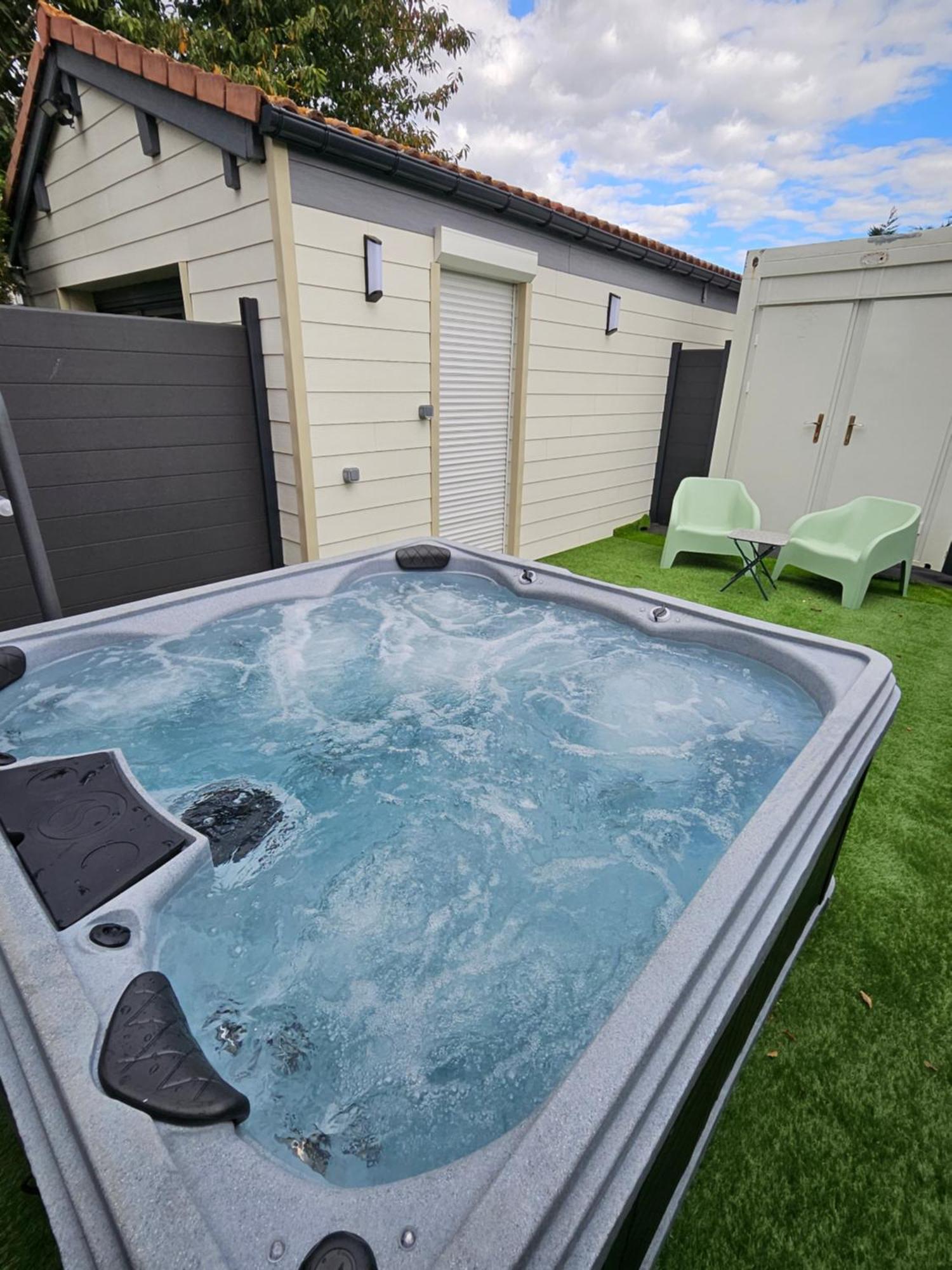 Hebergement Privee Jaccuzzi En Supplement Saint-Clair-du-Rhone 外观 照片