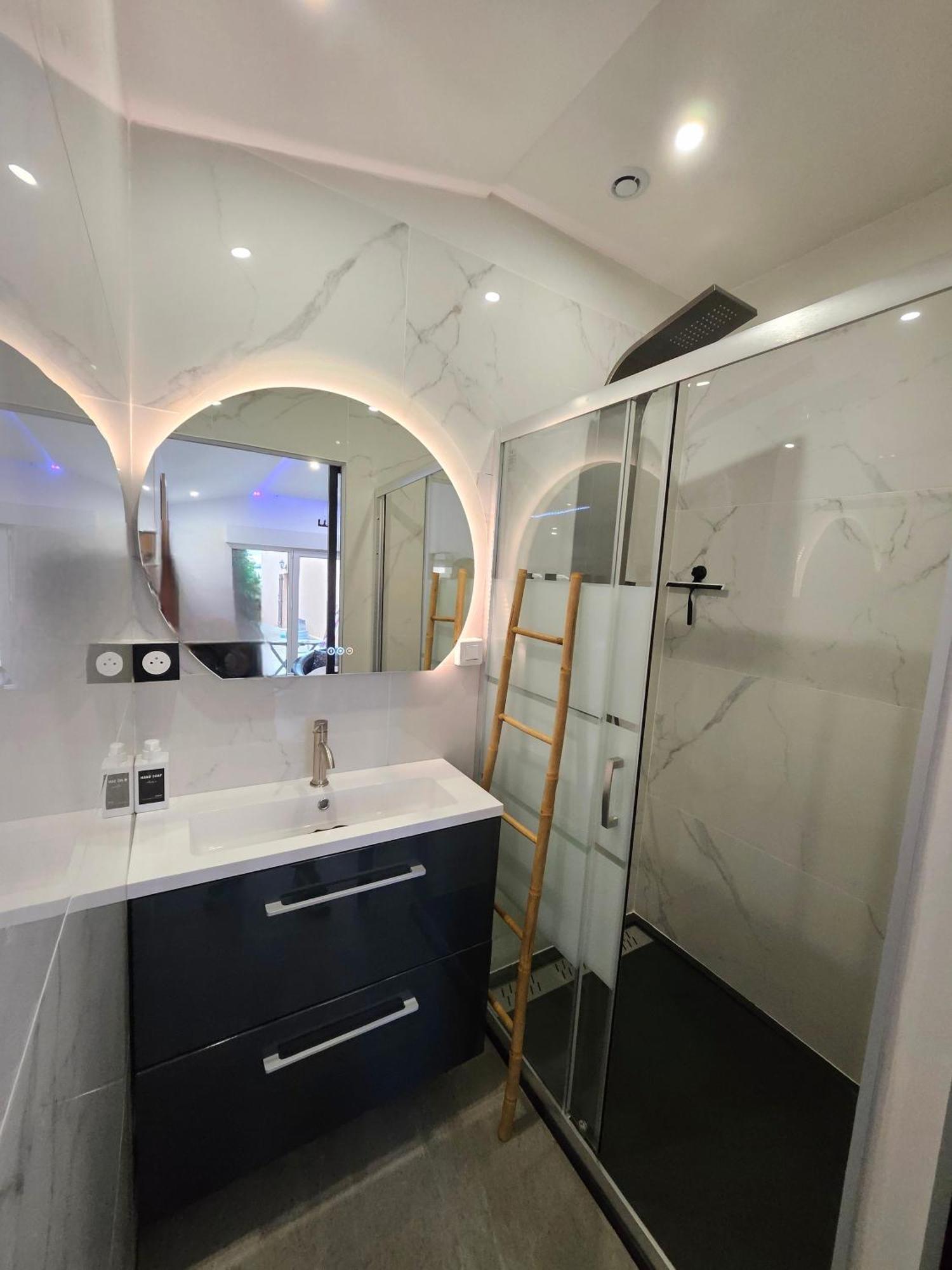 Hebergement Privee Jaccuzzi En Supplement Saint-Clair-du-Rhone 外观 照片