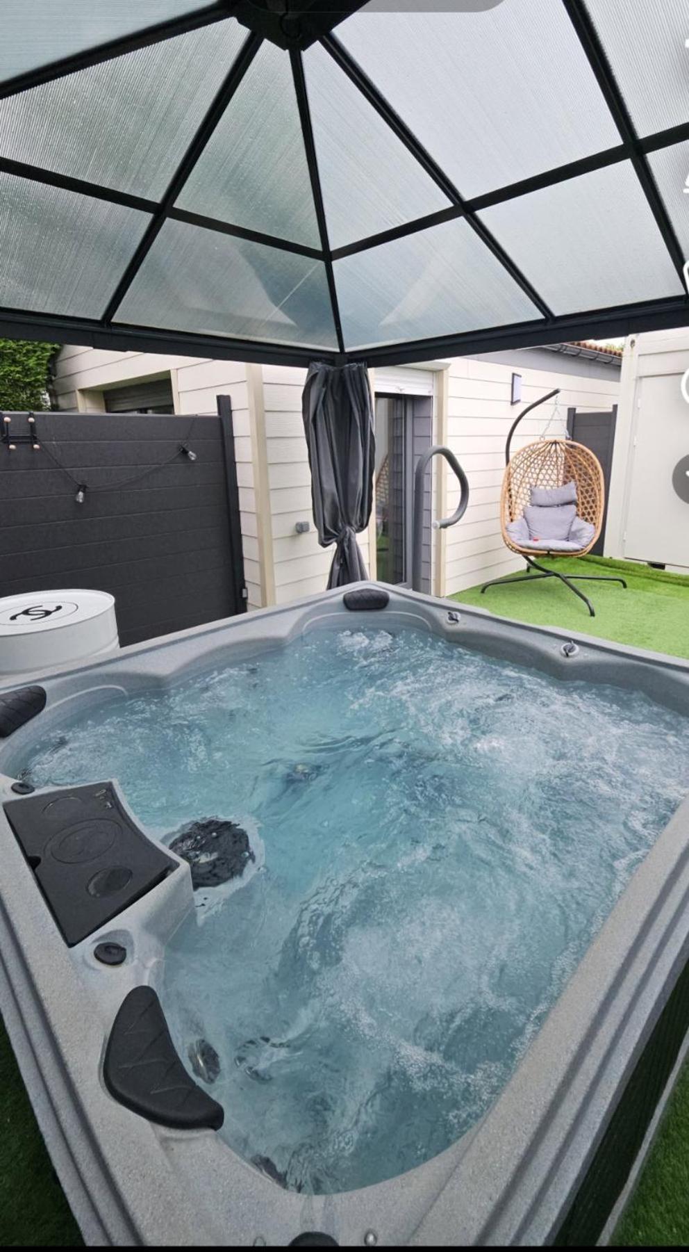 Hebergement Privee Jaccuzzi En Supplement Saint-Clair-du-Rhone 外观 照片